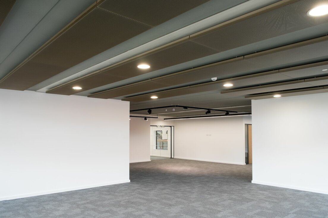 img_uk_maxwell_22 img_uk_maxwell_22