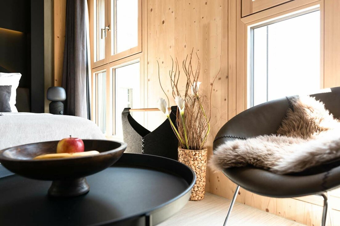 hoho-hotel_zimmer-holzwand-c-simaprodinger_2 hoho-hotel_zimmer-holzwand-c-simaprodinger_2