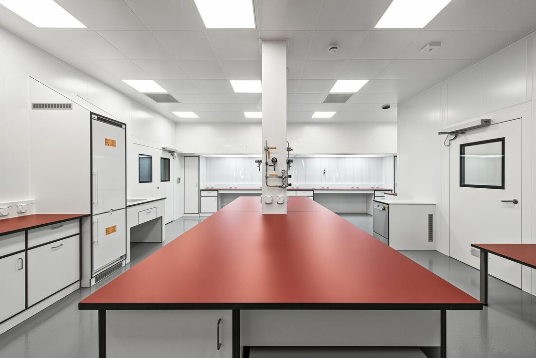 img_ch_charlies_lab_4 img_ch_charlies_lab_4