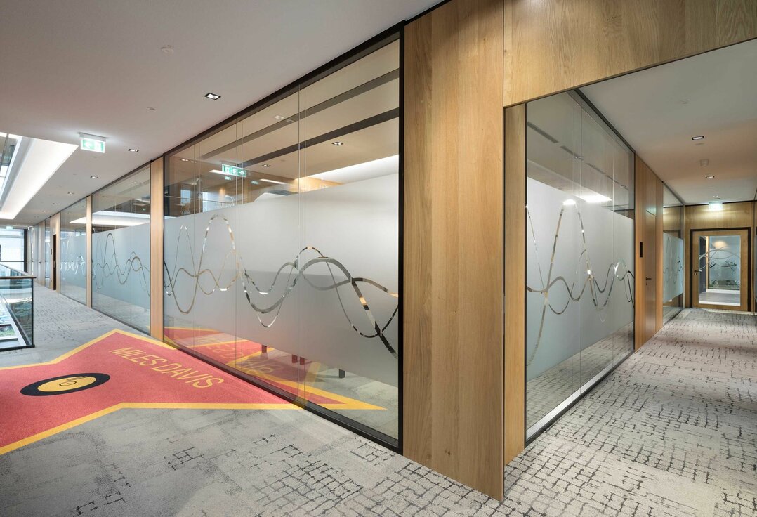 img_DE_Musikhaus-Thomann--(89) img_DE_Musikhaus-Thomann--(89)