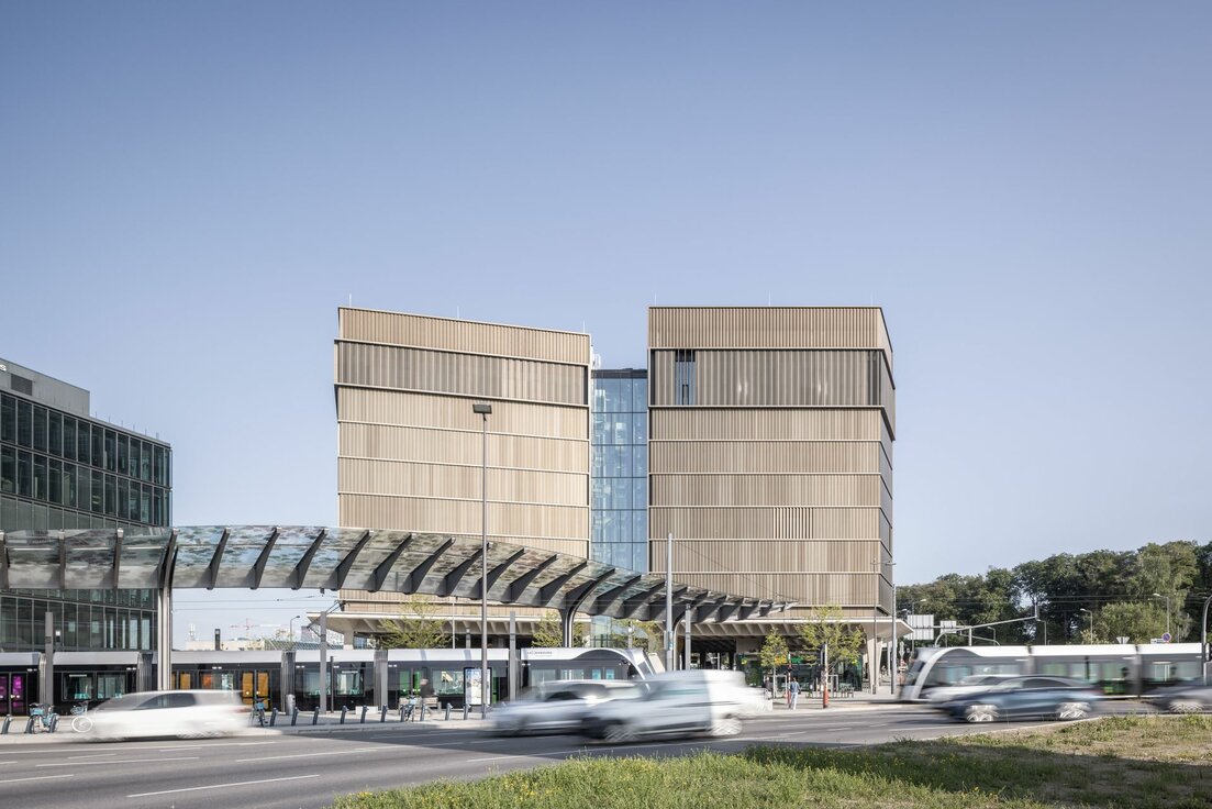 img-lux-pole-d-echange-serra-1 img-lux-pole-d-echange-serra-1