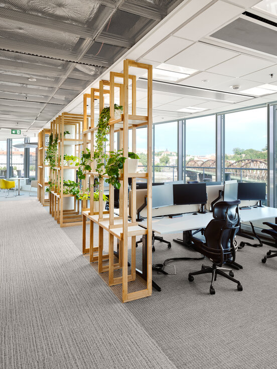 © © www.Lindner-Group.com © © www.Lindner-Group.com