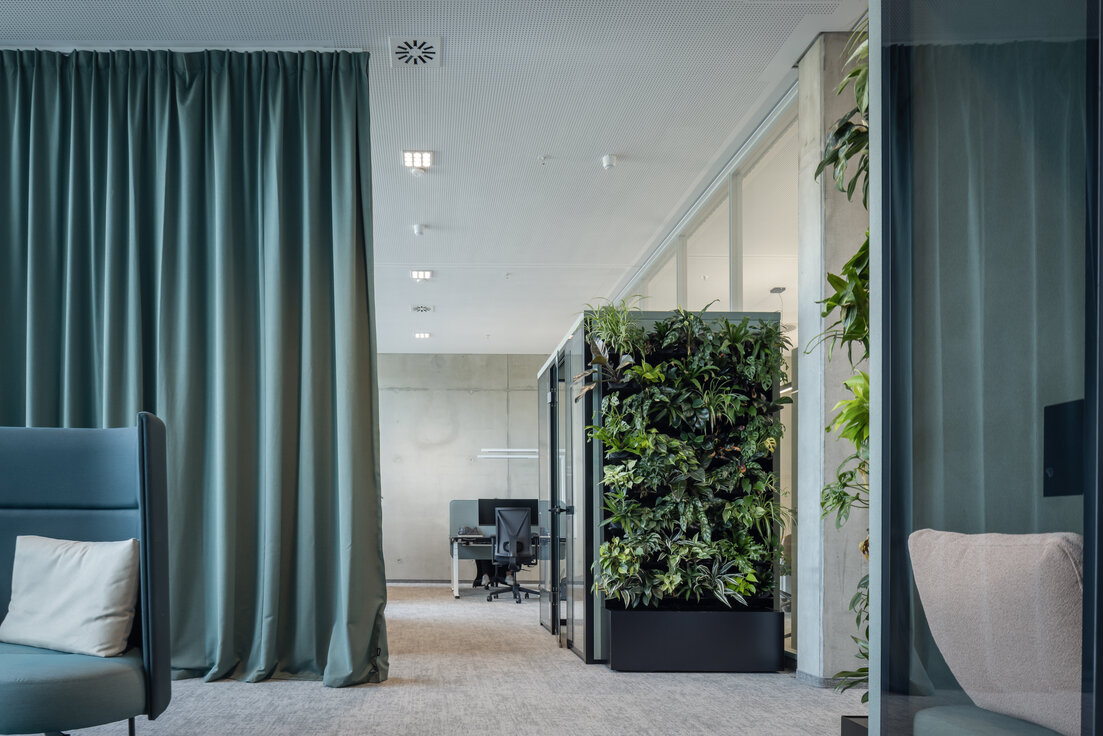 © © www.Lindner-Group.com © © www.Lindner-Group.com