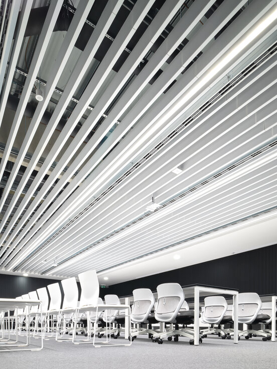 © © www.Lindner-Group.com © © www.Lindner-Group.com